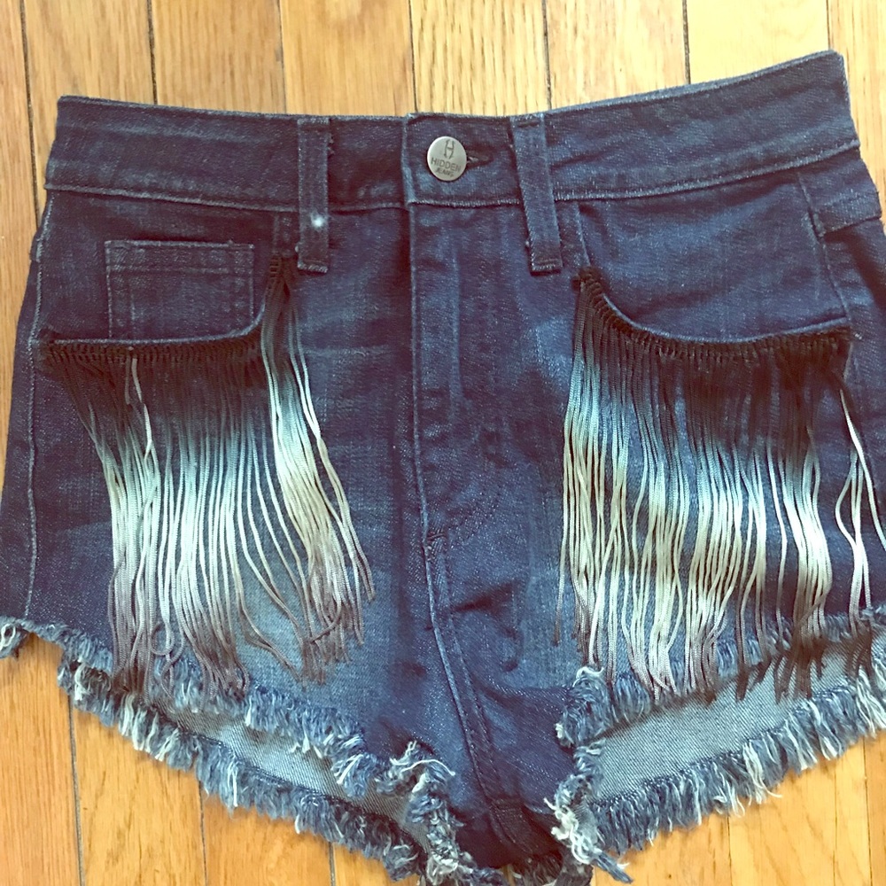 🛑 hi waist ombré fringe cutoff shorts •